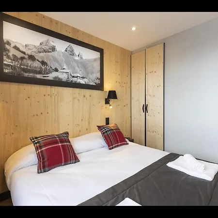 In Le Corbier With Heated Pool * 维拉伦贝特