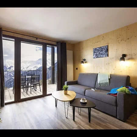 In Le Corbier With Heated Pool Appartement *