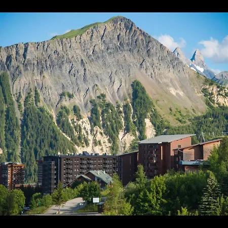 In Le Corbier With Heated Pool Appartement Villarembert