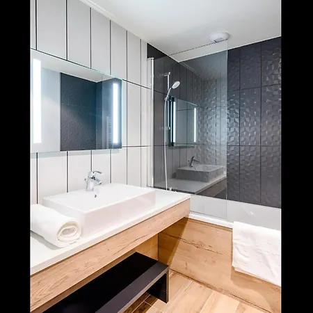 公寓 In Le Corbier With Heated Pool 维拉伦贝特