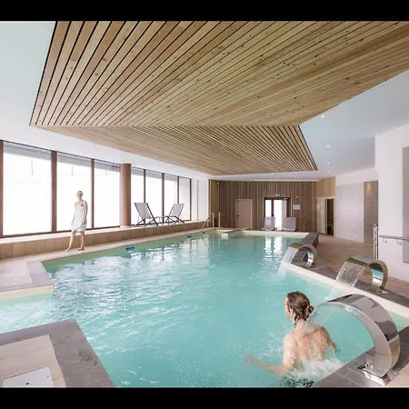In Le Corbier With Heated Pool * 维拉伦贝特