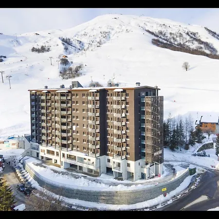 In Le Corbier With Heated Pool Appartement Villarembert